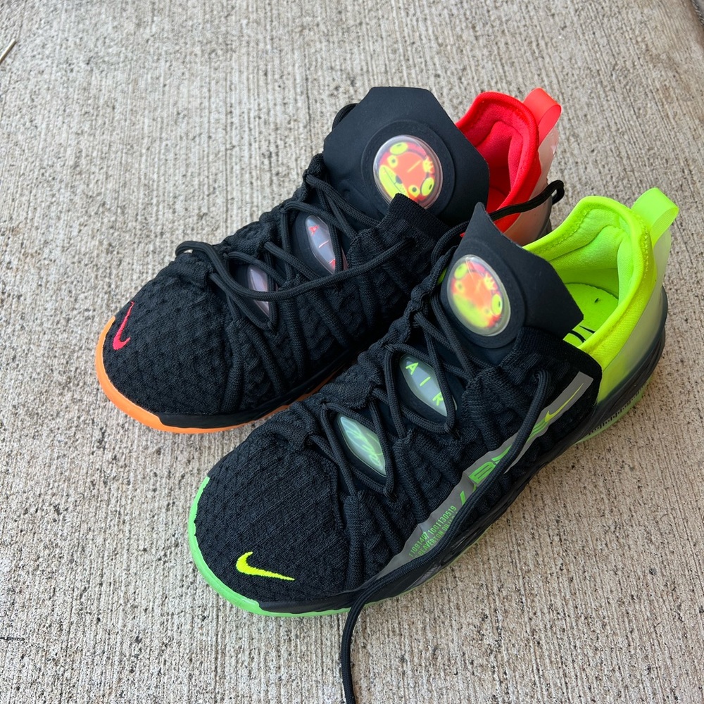 Nike Lebron XVIII GS 5.5Y，Excellent condition